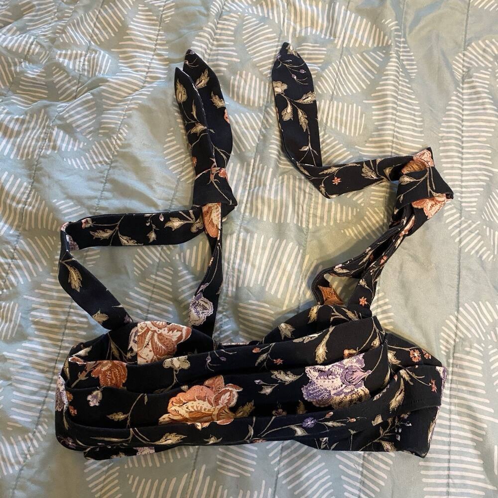 Tularosa Serena Crop Top in Sabine Floral Black Ground Size XS - Picture 2 of 7